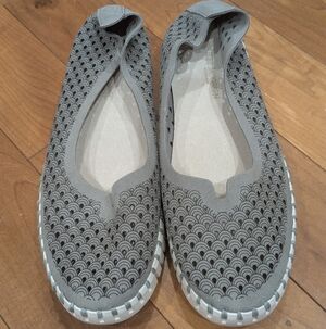 Isle Jacobsen Tulip Slip Ons 38/7